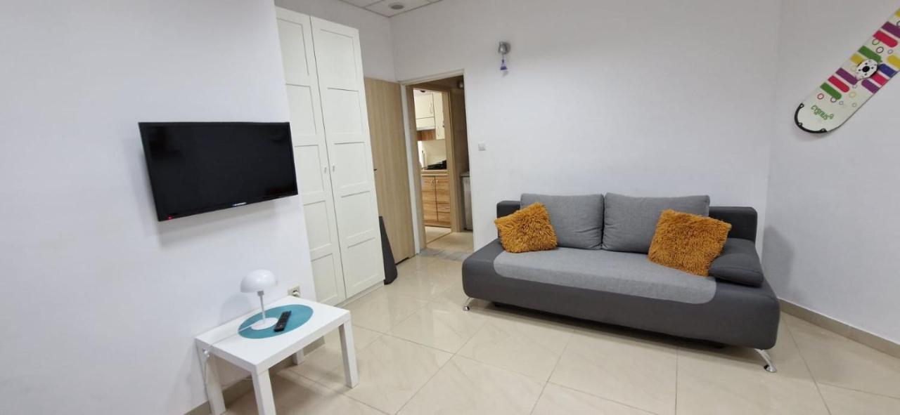 Rodzinne Zacisze: Pet-friendly Family Haven With Parking